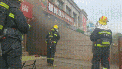 消防救援人员达到现场